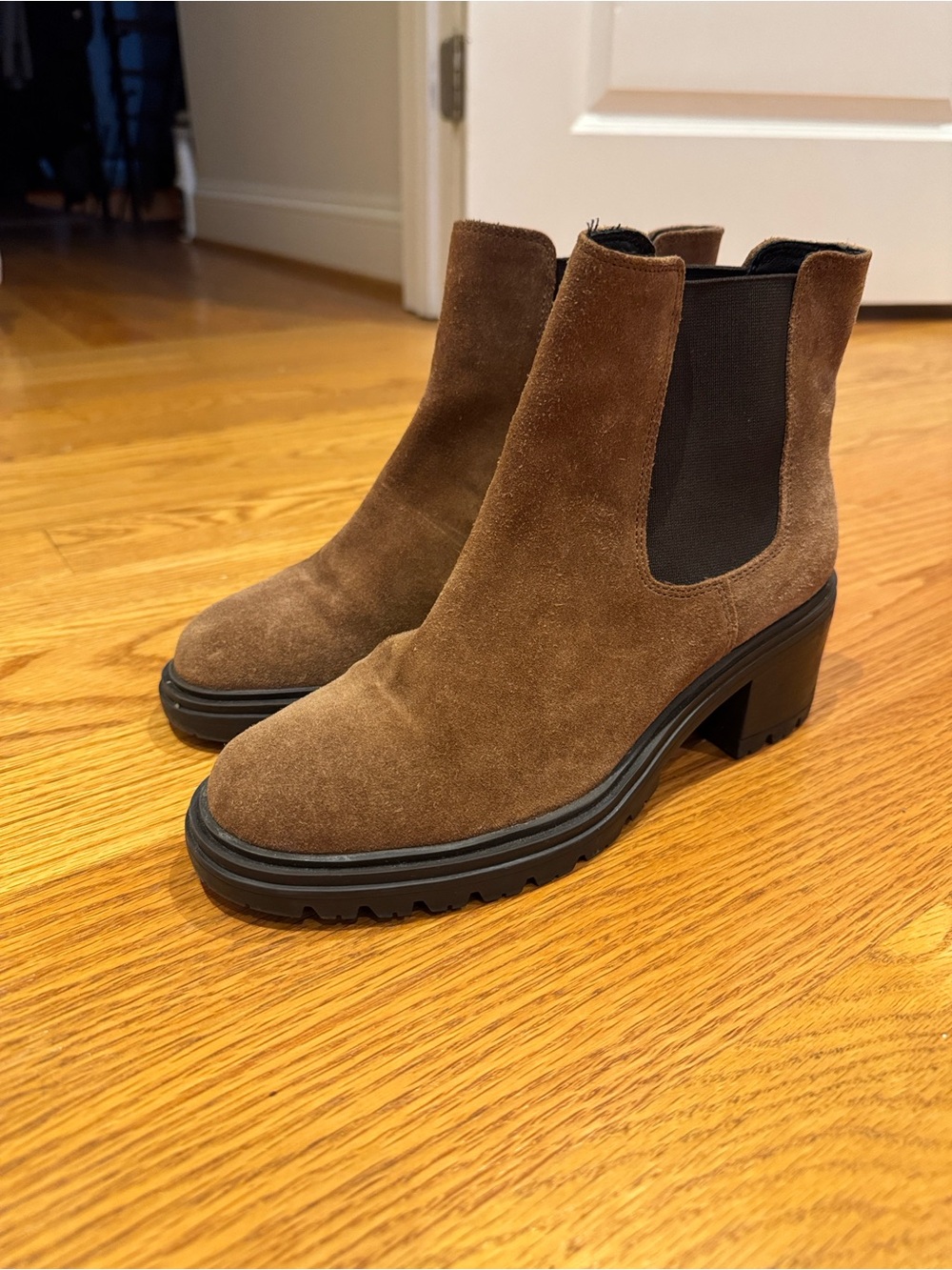 Suede Brown Chelsea boots by Geox Size 39.5/ 9